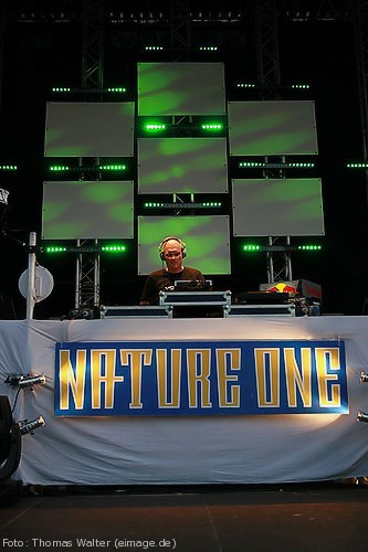 Tillmann Uhrmacher auf der Nature One 2006 am 05.08.2006 - img_6651.jpg - eimage.de - Event Fotos 