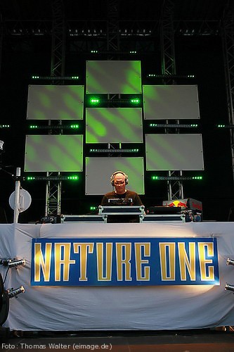 Tillmann Uhrmacher auf der Nature One 2006 am 05.08.2006 - img_6653.jpg - eimage.de - Event Fotos 
