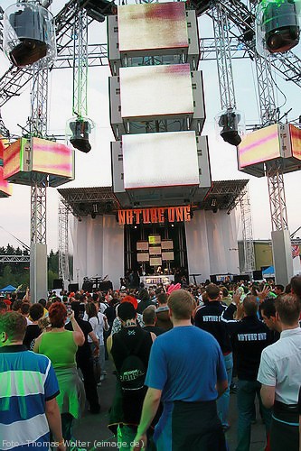 Tillmann Uhrmacher auf der Nature One 2006 am 05.08.2006 - img_6661.jpg - eimage.de - Event Fotos 