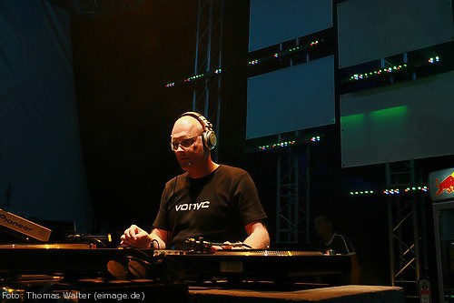 Tillmann Uhrmacher auf der Nature One 2006 am 05.08.2006 - img_6908.jpg - eimage.de - Event Fotos 