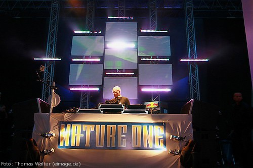 Tillmann Uhrmacher auf der Nature One 2006 am 05.08.2006 - img_6913.jpg - eimage.de - Event Fotos 