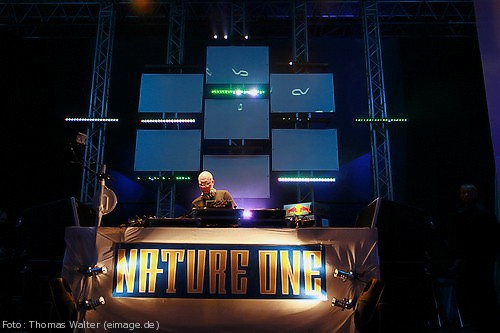 Tillmann Uhrmacher auf der Nature One 2006 am 05.08.2006 - img_6914.jpg - eimage.de - Event Fotos 