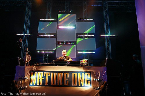 Tillmann Uhrmacher auf der Nature One 2006 am 05.08.2006 - img_6917.jpg - eimage.de - Event Fotos 