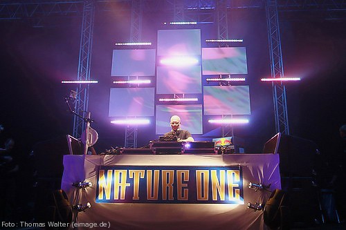 Tillmann Uhrmacher auf der Nature One 2006 am 05.08.2006 - img_6919.jpg - eimage.de - Event Fotos 