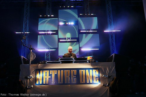 Tillmann Uhrmacher auf der Nature One 2006 am 05.08.2006 - img_6931.jpg - eimage.de - Event Fotos 