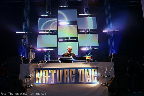 Tillmann Uhrmacher auf der Nature One 2006 am 05.08.2006 - img_6932.jpg - eimage.de - Event Fotos 