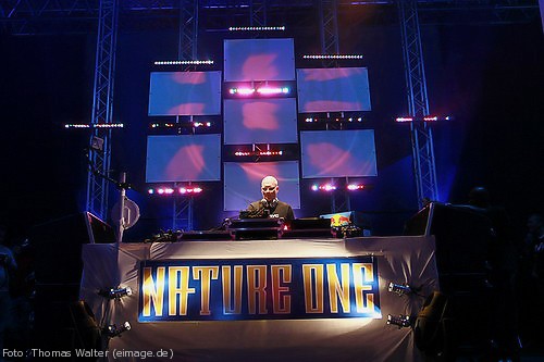 Tillmann Uhrmacher auf der Nature One 2006 am 05.08.2006 - img_6938.jpg - eimage.de - Event Fotos 