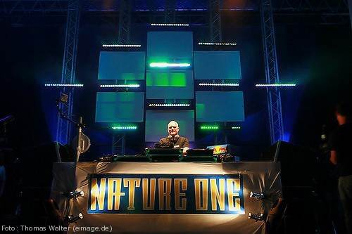 Tillmann Uhrmacher auf der Nature One 2006 am 05.08.2006 - img_6940.jpg - eimage.de - Event Fotos 