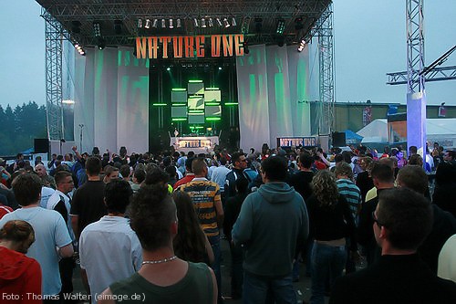 Nature One 2006 (Day Two) Raketenbasis Pydna bei Kastellaun am 05.08.2006 - img_7566.jpg - eimage.de - Event Fotos 