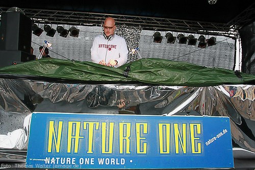 Nature One 2006 (Day Two) Raketenbasis Pydna bei Kastellaun am 05.08.2006 - img_7697.jpg - eimage.de - Event Fotos 